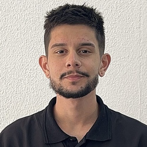 João, barbeiro da The Classic House em Telheiras